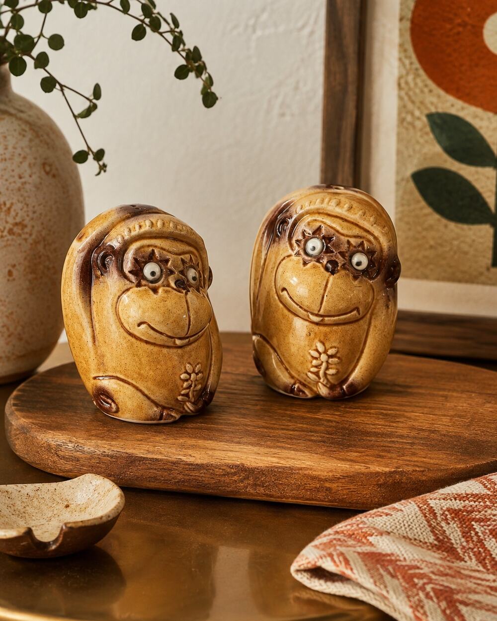 Vintage Googly Eye Gorilla Salt Pepper Shakers Japan MCM Kitsch Monkey Pair